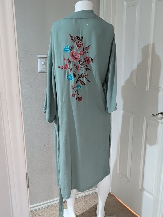 Xhilaration Sage Green Lightweight Embroidered Robe Women's Small