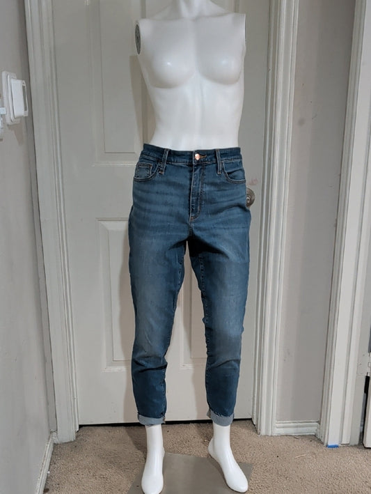 Universal Thread Cropped Tapered Jeans in Medium Blue Women's 10/30R