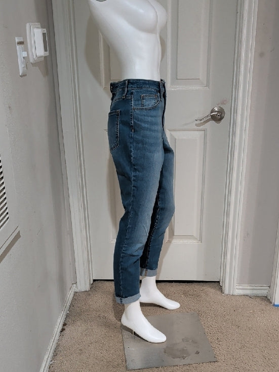 Universal Thread Cropped Tapered Jeans in Medium Blue Women's 10/30R