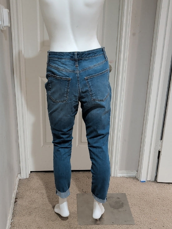 Universal Thread Cropped Tapered Jeans in Medium Blue Women's 10/30R