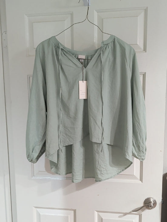 NWT A New Day Light Sage Long-Sleeve Split Hem Blouse - Women's Medium