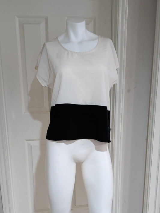 Forever 21 Cream and Black Colorblock Crop Top Women's Small