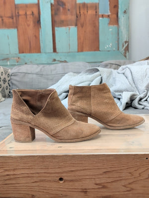Rebels Women’s Suede Tan Ankle Booties 8