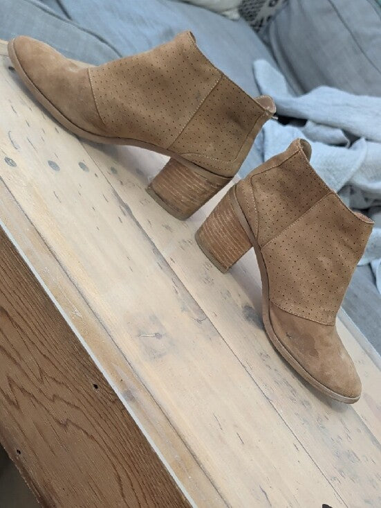 Rebels Women’s Suede Tan Ankle Booties 8