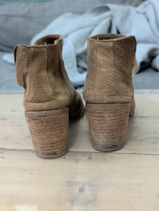 Rebels Women’s Suede Tan Ankle Booties 8