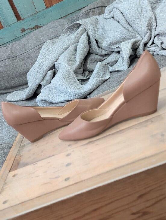 Kenneth Cole Blush Nude Pointed-Toe Wedge Pumps 8.5