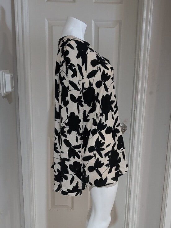 Ava & Viv Black Floral Print Long Sleeve V-Neck Blouse on Cream Women's 4X