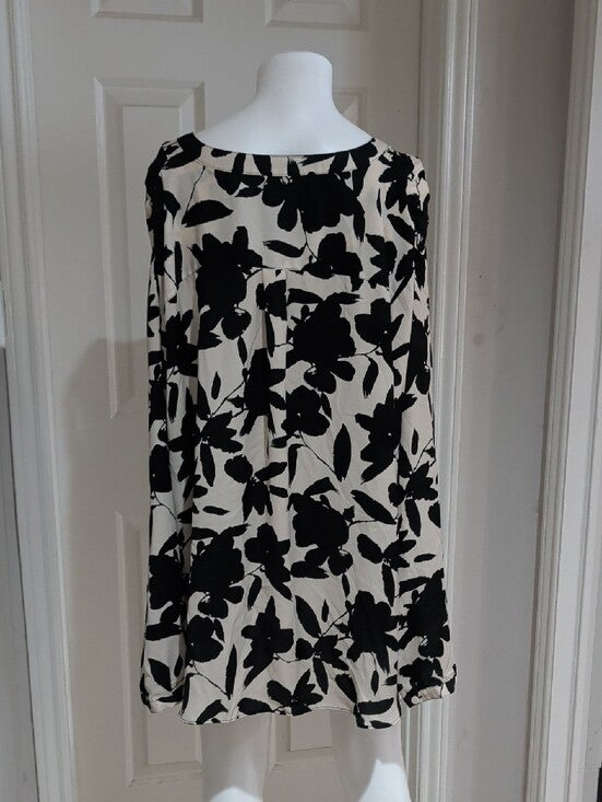 Ava & Viv Black Floral Print Long Sleeve V-Neck Blouse on Cream Women's 4X