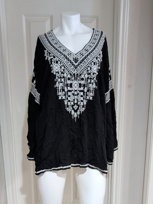 Chelsea & Theodore Black Tunic with White Embroidered V-Neck Women's 2XL