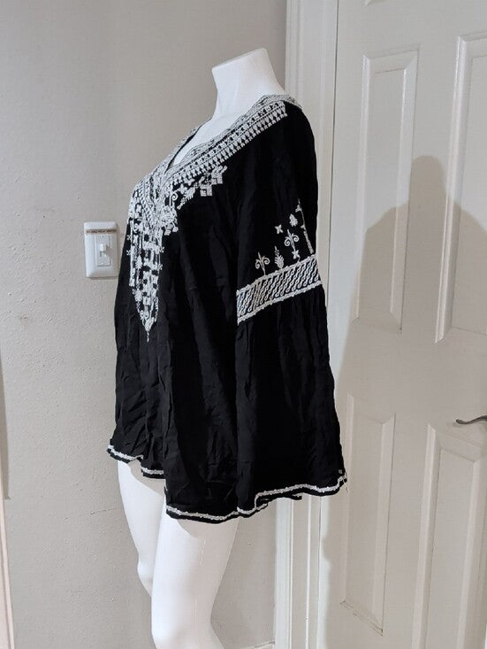 Chelsea & Theodore Black Tunic with White Embroidered V-Neck Women's 2XL