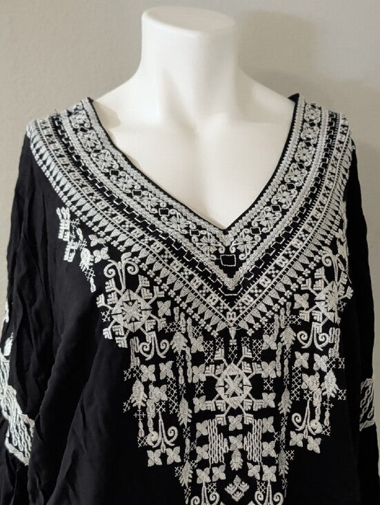 Chelsea & Theodore Black Tunic with White Embroidered V-Neck Women's 2XL