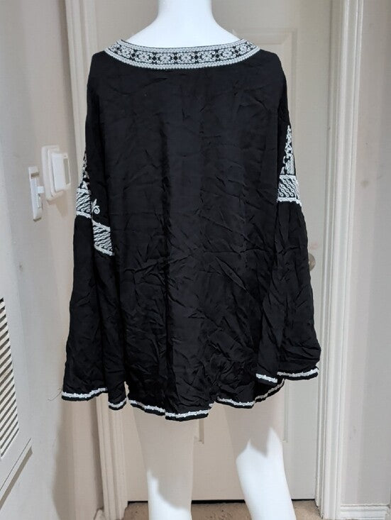 Chelsea & Theodore Black Tunic with White Embroidered V-Neck Women's 2XL