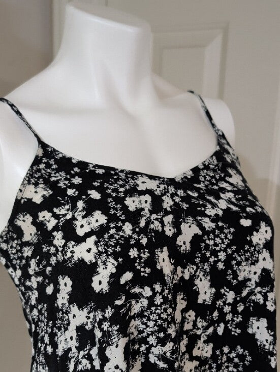 Mossimo Black and White Floral Handkerchief Hem Cami Top Women's Medium