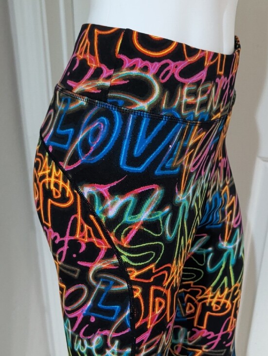 Women's Black Neon Power Graffiti Capri Leggings Medium
