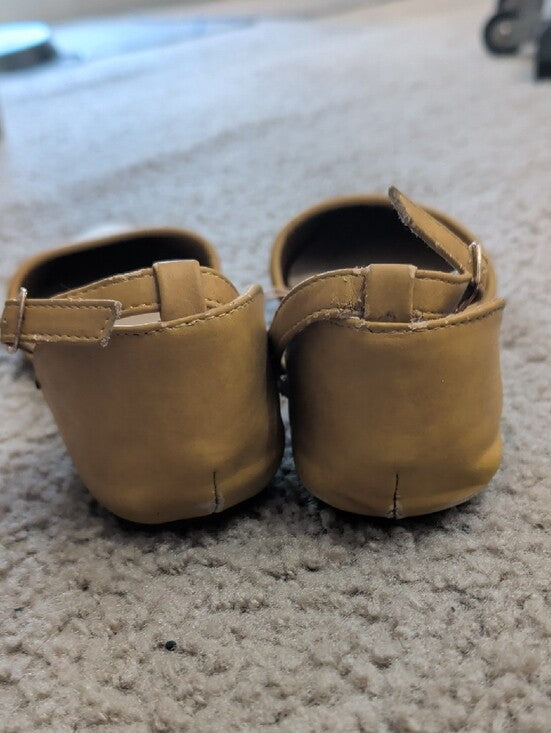 Daisy Fuentes Yellow Pointed D'Orsay Flats with Chain Ankle Strap Women's 8.5