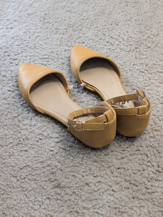Daisy Fuentes Yellow Pointed D'Orsay Flats with Chain Ankle Strap Women's 8.5