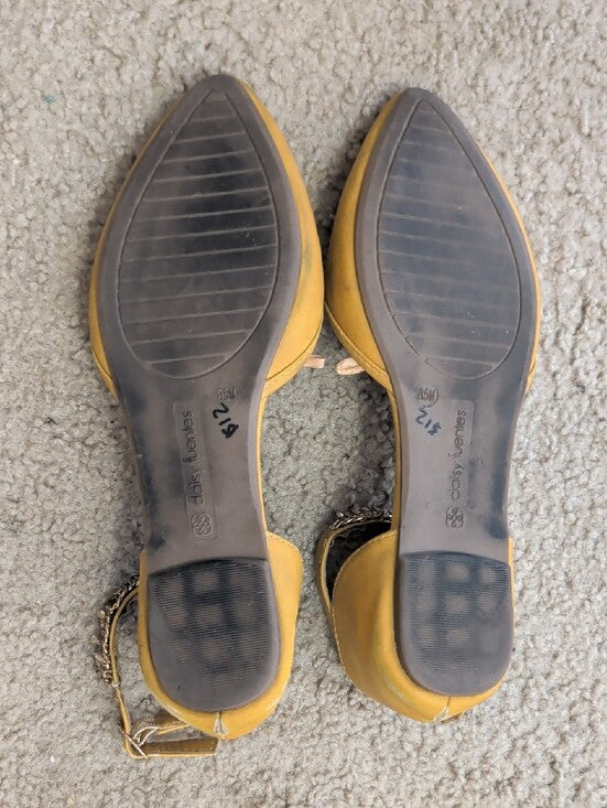 Daisy Fuentes Yellow Pointed D'Orsay Flats with Chain Ankle Strap Women's 8.5