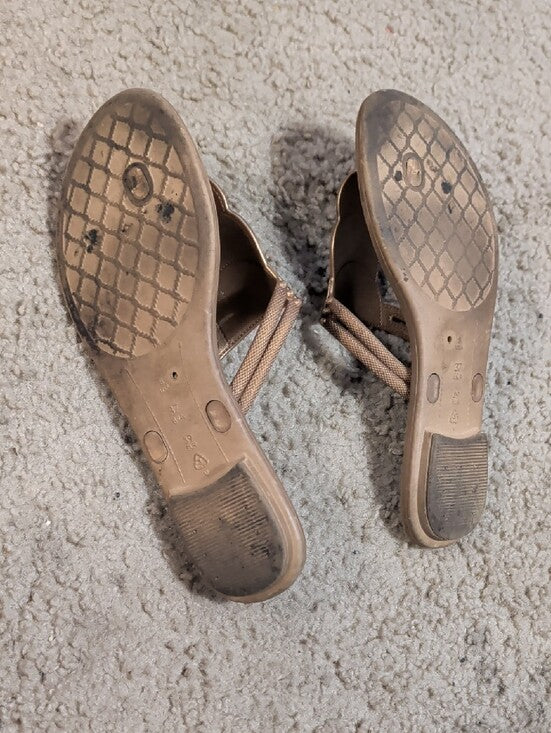Grendha Brown Beaded Toe-Post Sandals with Turquoise Accents Women's 8