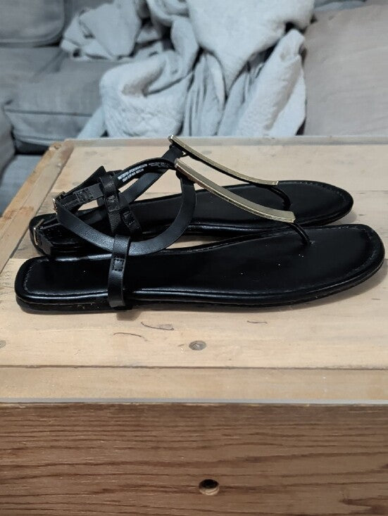 Time and Tru Black T-Strap Sandals with Gold Bar Women's 9