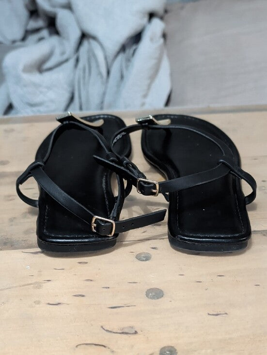 Time and Tru Black T-Strap Sandals with Gold Bar Women's 9