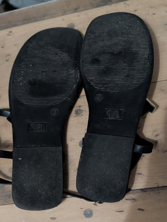 Time and Tru Black T-Strap Sandals with Gold Bar Women's 9