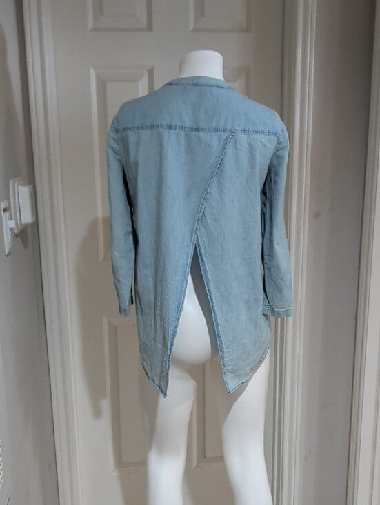 Zara Light Blue Cropped Denim Henley Shirt with Open Back Women's Medium