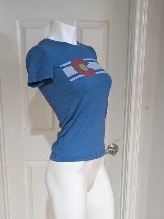 Retro Women’s Blue Graphic Tee with Colorado Emblem Small