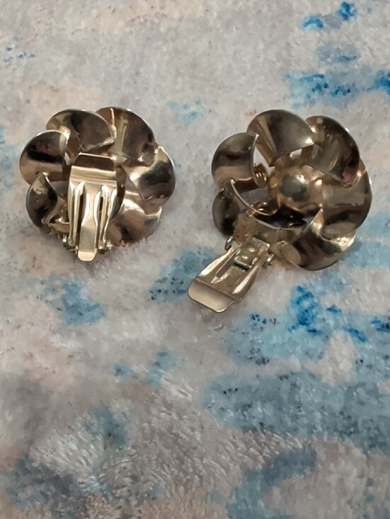 Vintage Pearl Center Gold-Tone Flower Clip-On Earrings