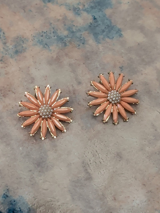 Vintage Peach Floral Daisy Stud Earrings - Retro - Unbranded