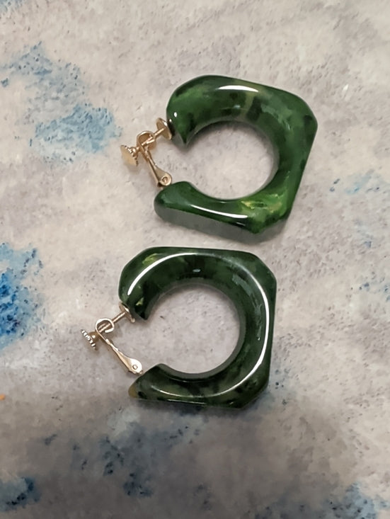 Vintage Carved Bakelite Hoop Clip-On Earrings 1" Green Special Marbled Retro