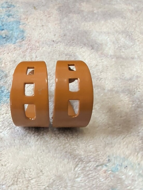 Vintage Brown Cutout Hoop Clip-On Earrings – Retro Women's Jewelry 1"