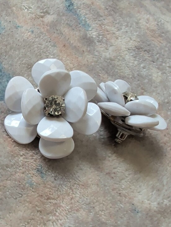 Vintage White Floral Statement Earrings with Crystal Center Retro 1"