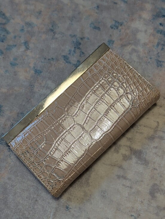 Vintage Elegant Croc-Embossed Beige Wallet with Silver Trim Excellent Condition