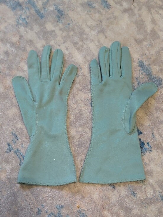 Vintage Women's Light Blue Gloves - Classic Elegant Style