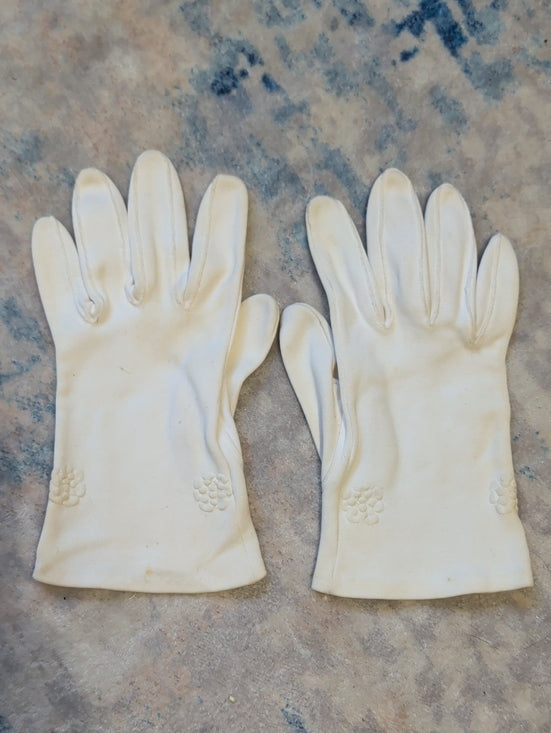 Classic Women's White Gloves - Timeless Elegance Vintage