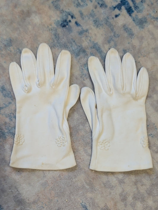 Classic Women's White Gloves - Timeless Elegance Vintage