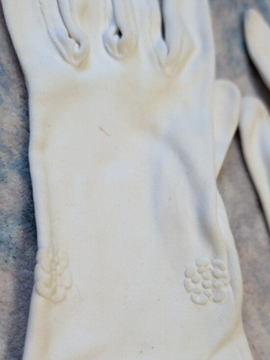 Classic Women's White Gloves - Timeless Elegance Vintage