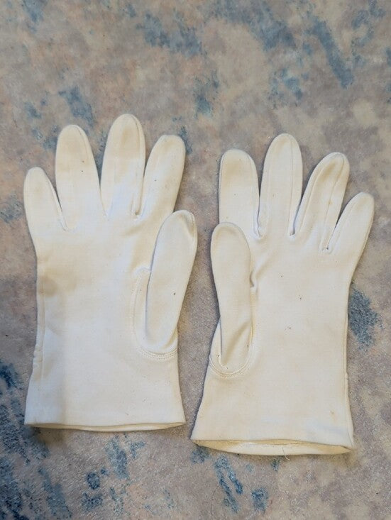Classic Women's White Gloves - Timeless Elegance Vintage