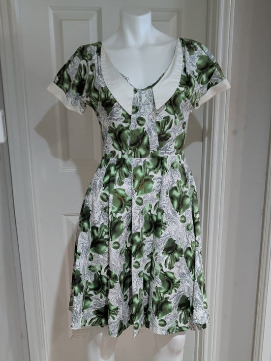 Vintage Hearts & Roses Green Floral Fit-and-Flare Dress with White Collar Retro