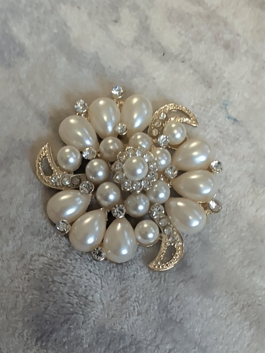 Vintage Pearl and Rhinestone Floral Brooch - Cream Pearls with Gold Accents 2"