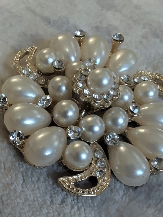 Vintage Pearl and Rhinestone Floral Brooch - Cream Pearls with Gold Accents 2"