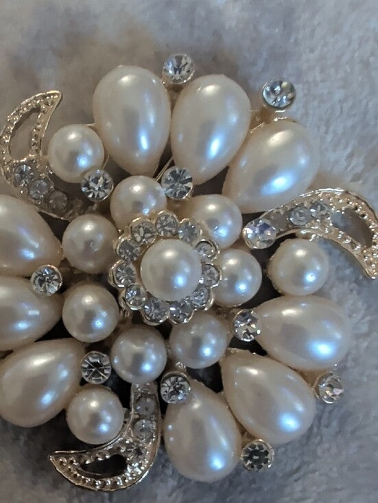 Vintage Pearl and Rhinestone Floral Brooch - Cream Pearls with Gold Accents 2"