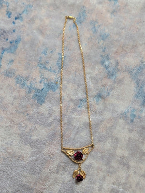 VTG High Quality Gold Tone Necklace with Red Rose Accents - 10" Costume Jewelry
