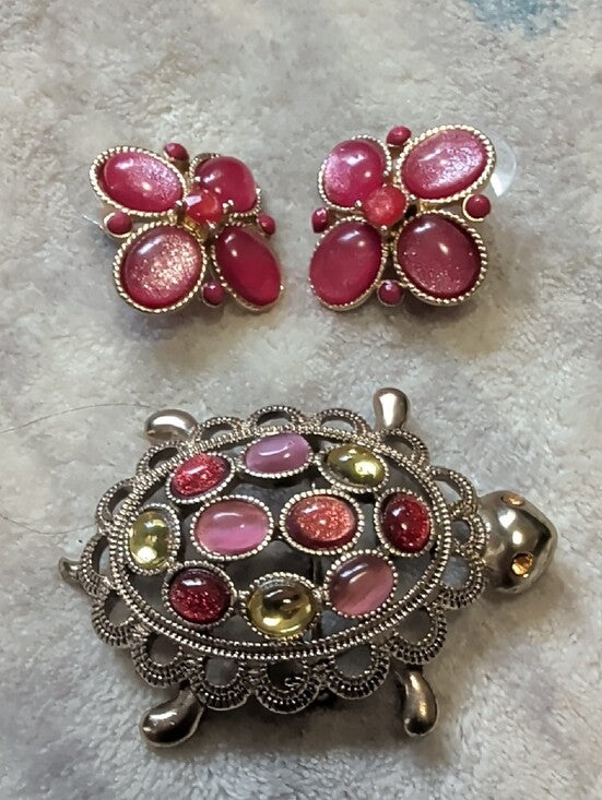 Vintage Pink Gemstone Turtle Brooch & Floral Earrings Set Costume Jewelry Retro