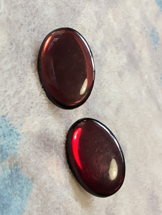 Vintage Deep Garnet Glass Cabochon Pair Cip-On Retro Women's Costume Jewelry