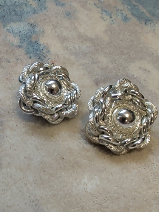 Vintage Classic Silver-Tone Floral Clip Earrings Retro Women's Costume Jewelry