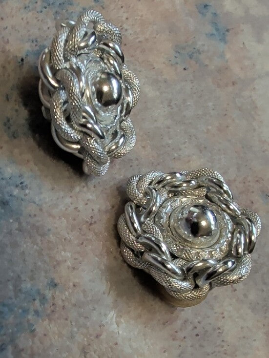 Vintage Classic Silver-Tone Floral Clip Earrings Retro Women's Costume Jewelry