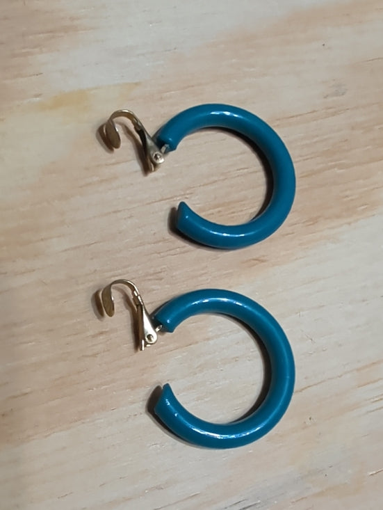 Vintage MCM Teal Lucite Statement Hoop Clip-On Earrings Retro Costume Jewelry 1"