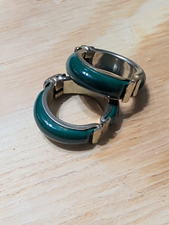 Retro Green & Silver Enamel Hoop Clip-On Earrings MCM Vintage Costume Jewelry 1"