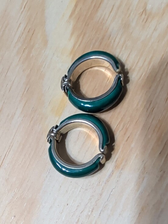 Retro Green & Silver Enamel Hoop Clip-On Earrings MCM Vintage Costume Jewelry 1"